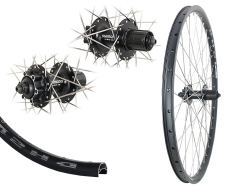 B�rwinkels 27,5 Zoll Hinterrad 21-584 DH21 Disk mit �sen Shimano M475 6-Loch 8-11 Fach Schnellspanner Speichen schwarz